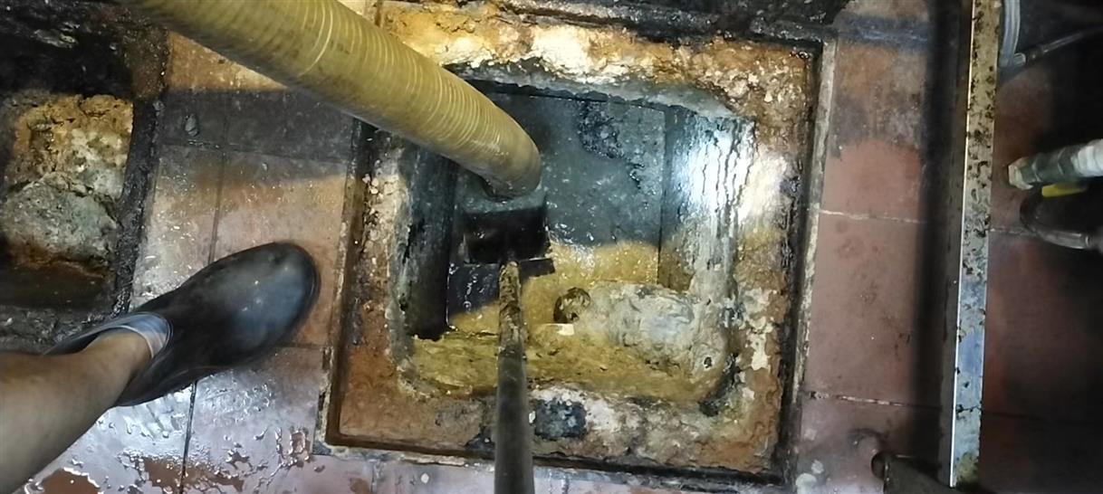 临河污水池清理一般都有毒气，怎么预防中毒呢？