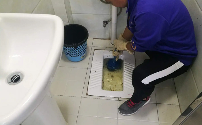 临河疏通蹲坑